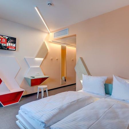 Meininger Hotel Heidelberg Hauptbahnhof Ngoại thất bức ảnh