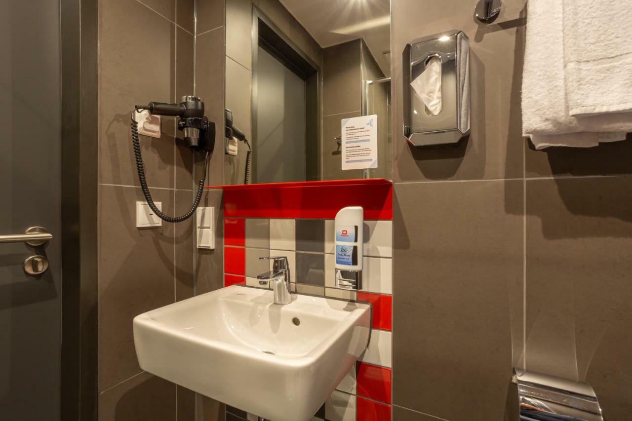 Meininger Hotel Heidelberg Hauptbahnhof Ngoại thất bức ảnh